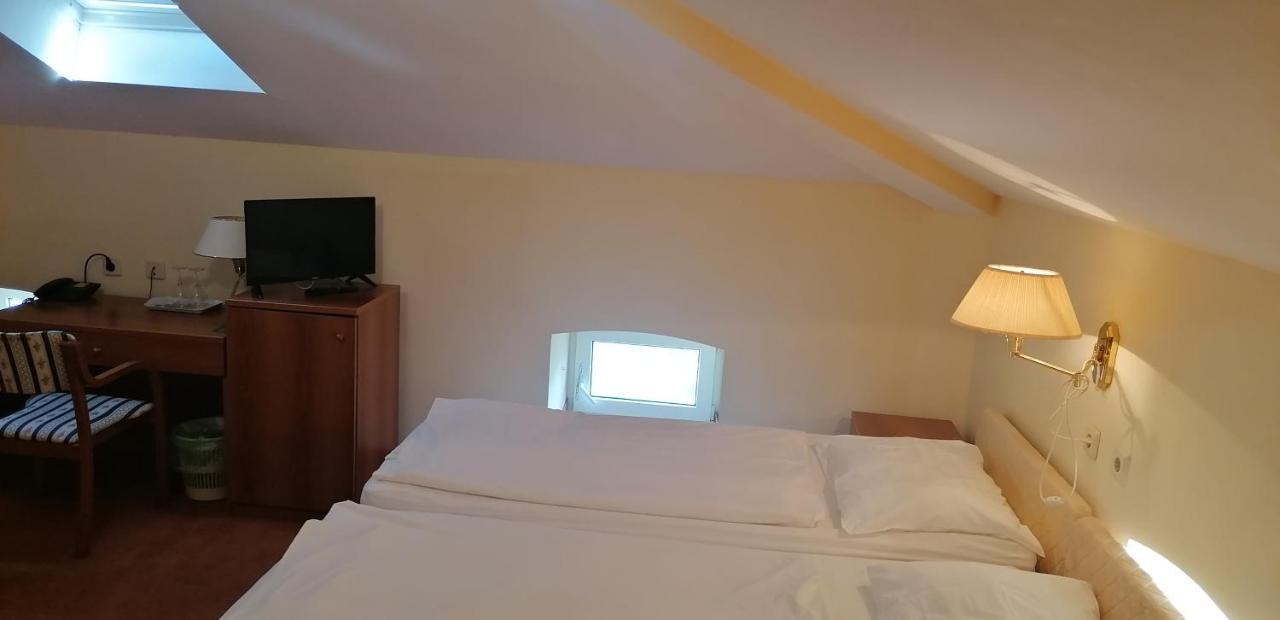 Hotel Vila Ruzica- Glavna Zgrada I Depandanse Crikvenica Bagian luar foto