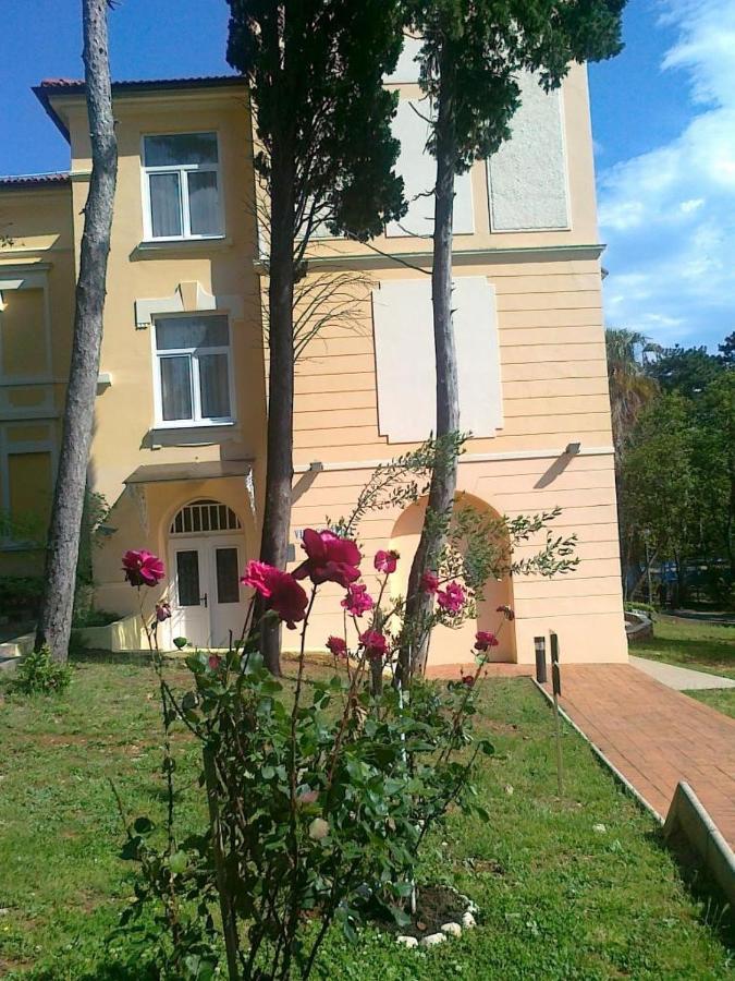 Hotel Vila Ruzica- Glavna Zgrada I Depandanse Crikvenica Bagian luar foto
