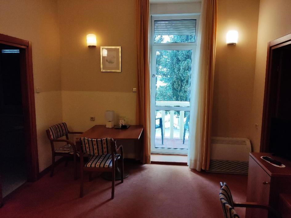 Hotel Vila Ruzica- Glavna Zgrada I Depandanse Crikvenica Bagian luar foto