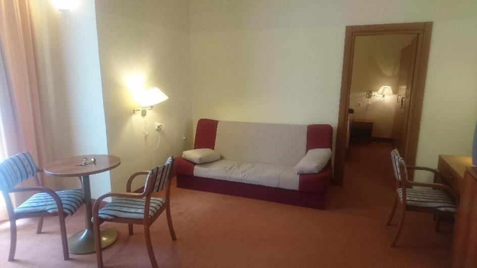 Hotel Vila Ruzica- Glavna Zgrada I Depandanse Crikvenica Bagian luar foto