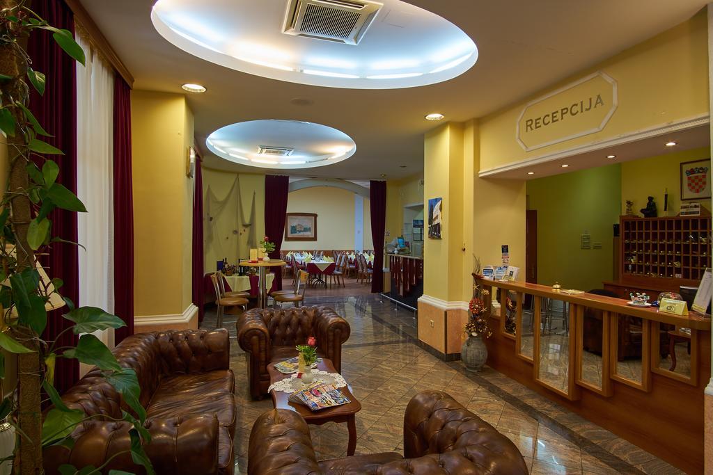 Hotel Vila Ruzica- Glavna Zgrada I Depandanse Crikvenica Bagian luar foto