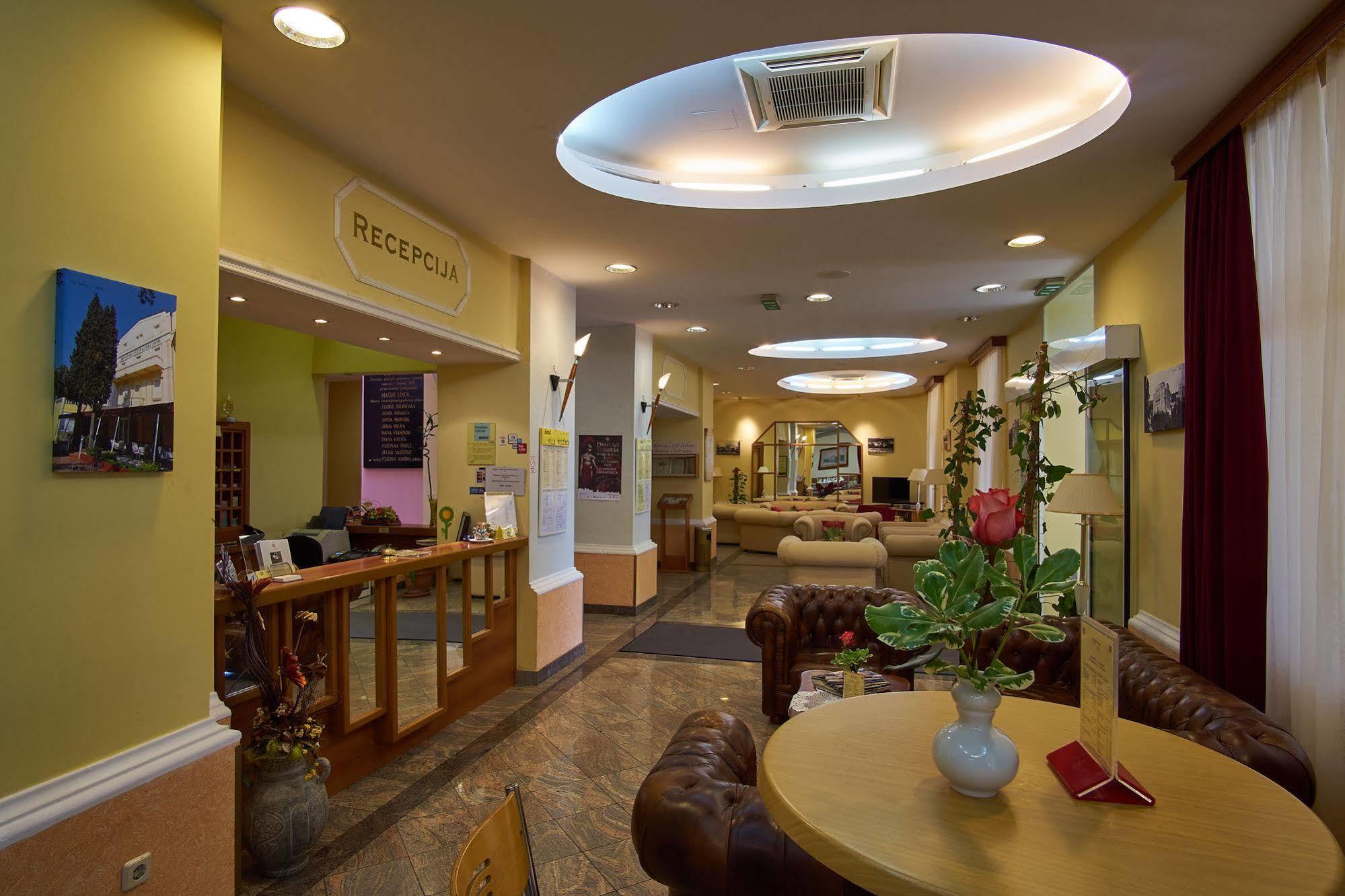 Hotel Vila Ruzica- Glavna Zgrada I Depandanse Crikvenica Bagian luar foto