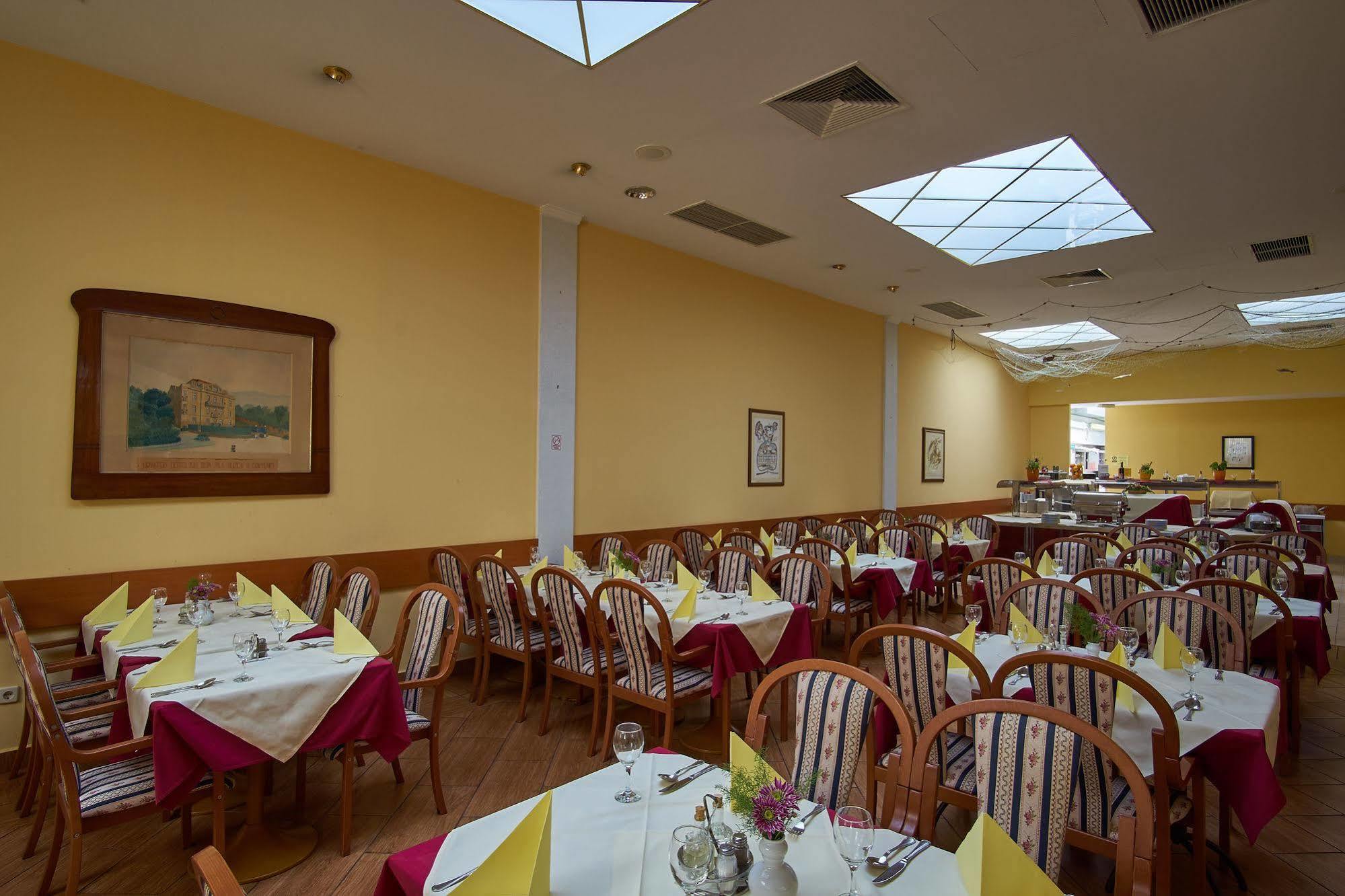 Hotel Vila Ruzica- Glavna Zgrada I Depandanse Crikvenica Bagian luar foto