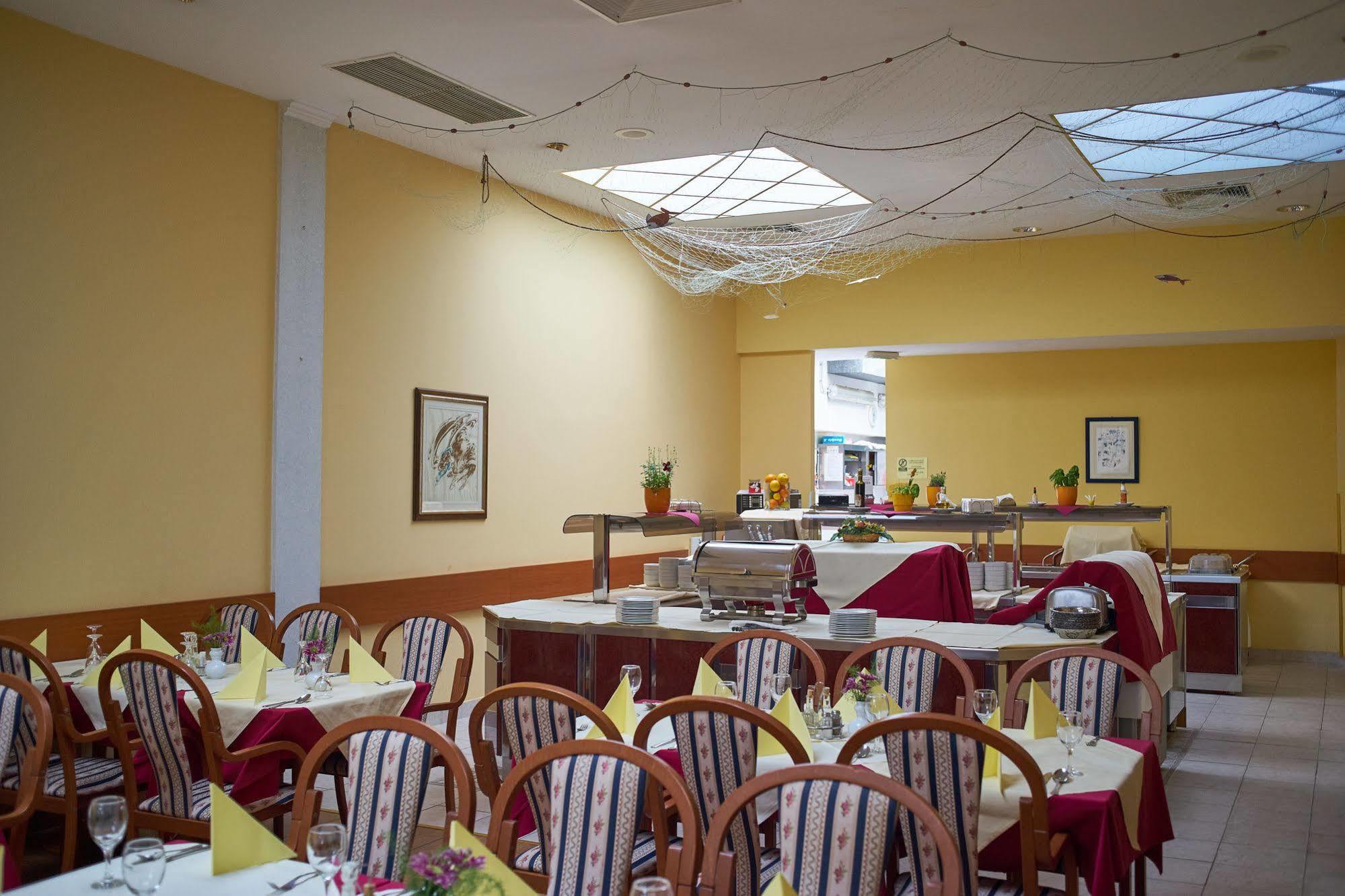 Hotel Vila Ruzica- Glavna Zgrada I Depandanse Crikvenica Bagian luar foto