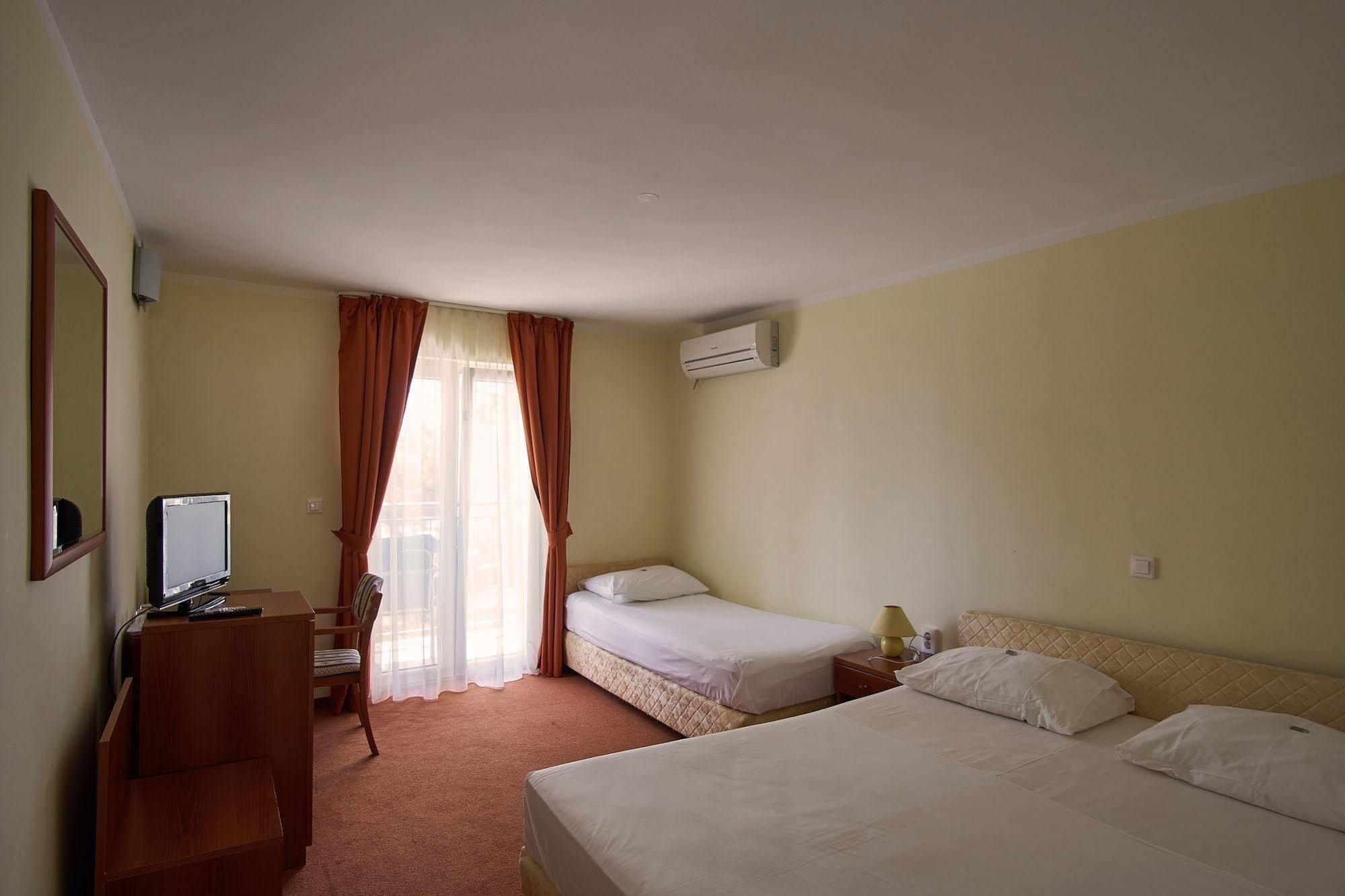 Hotel Vila Ruzica- Glavna Zgrada I Depandanse Crikvenica Bagian luar foto